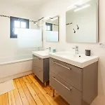 Jolie M'home - Maison 15 Pers, 5 Sdb, 5 Wc, Proche Puy Du Fou Holiday home *